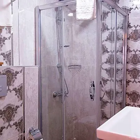 Ξενοδοχείο Karamans Sirkeci 4*